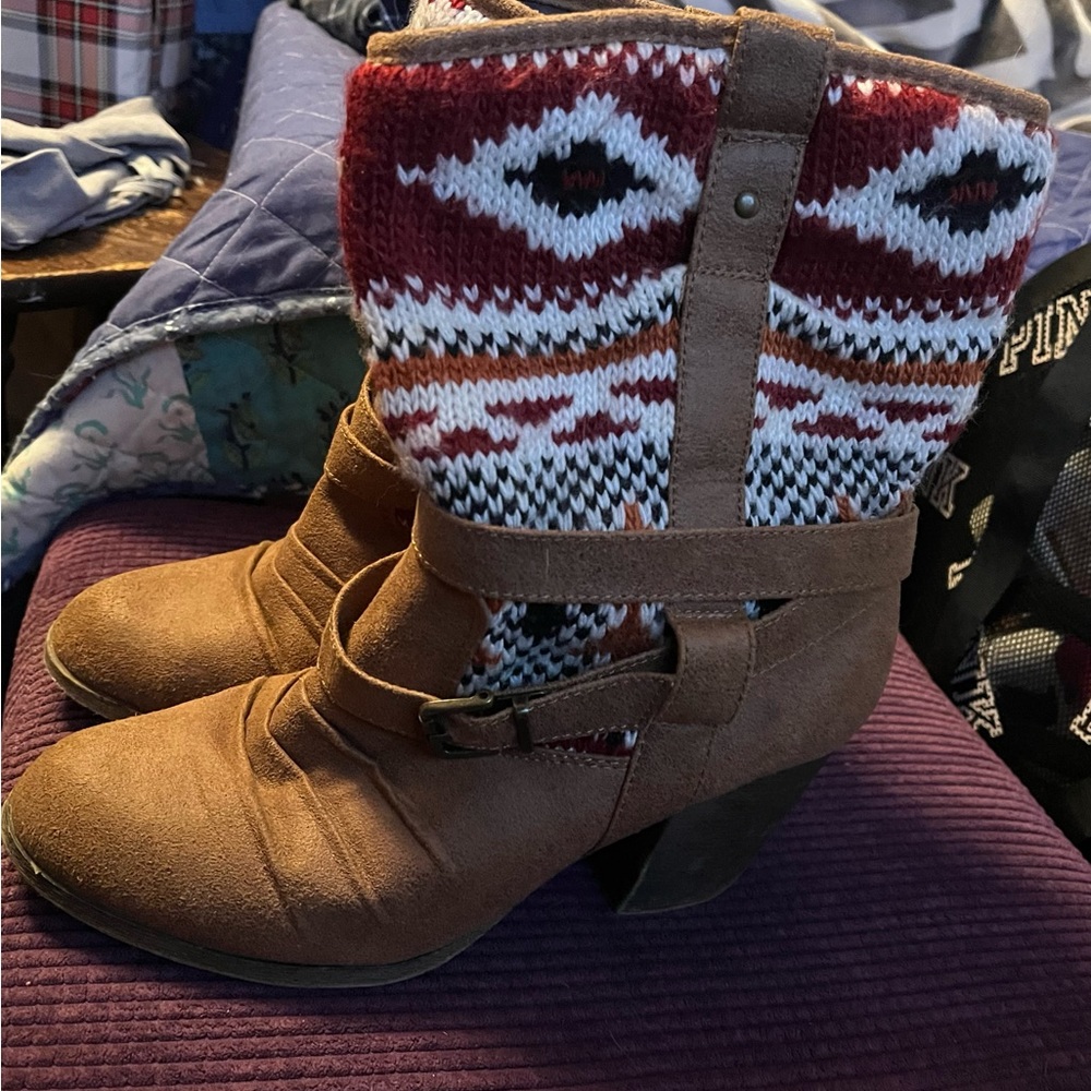 Short designed heeled boots